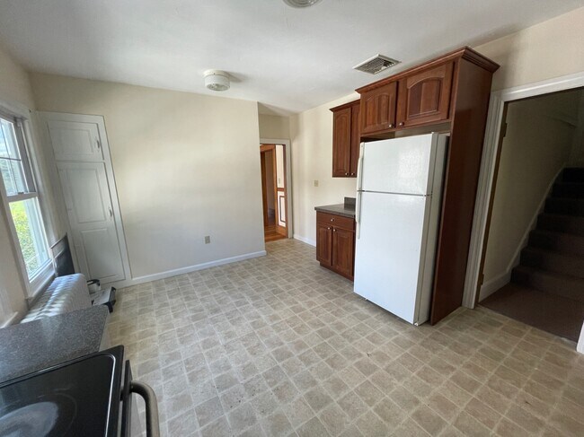 Building Photo - 357 Fellsway W