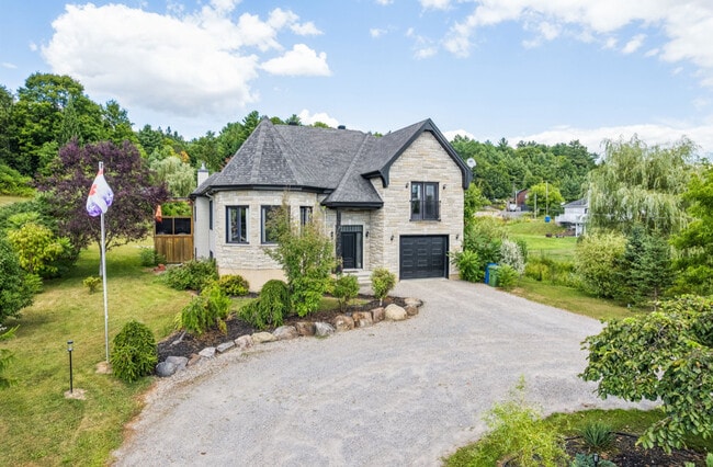 Building Photo - 11 Ch Cléophas-Scantland