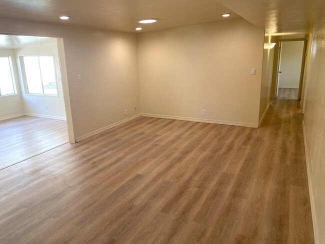 Building Photo - 7268 E Eastview Dr