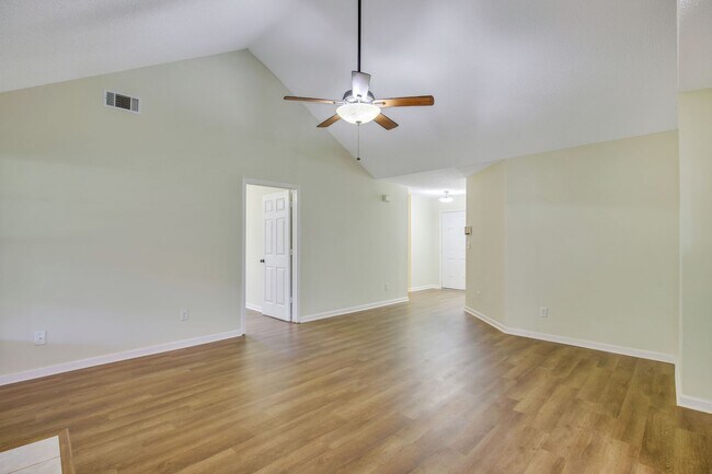 Foto del edificio - Spacious 3 Bedroom home