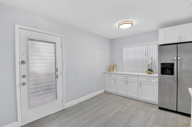 Building Photo - 450 Piedmont J