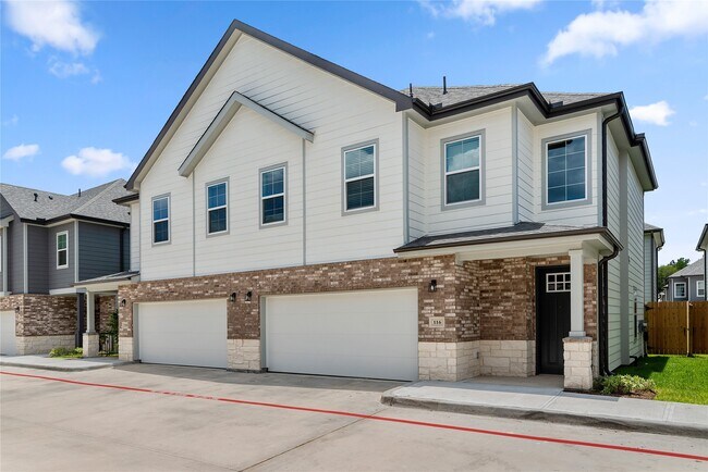 Foto del edificio - 28328 Birnham Woods Dr