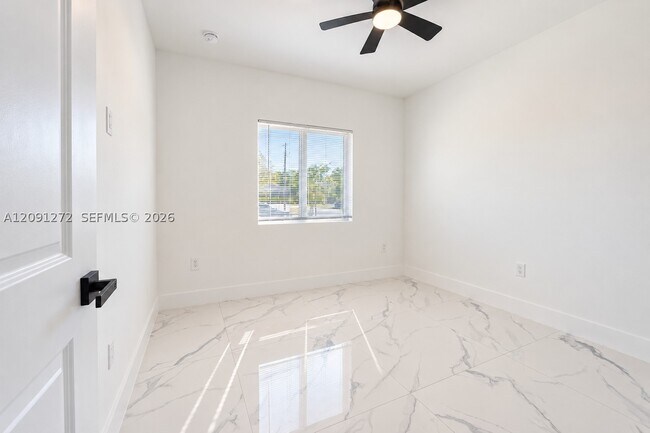 Foto del edificio - 348 SW 5th Ave