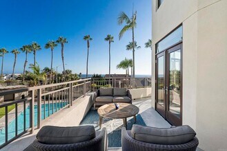 Building Photo - 5460 La Jolla Blvd