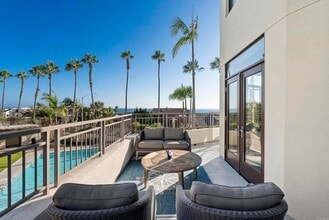 Building Photo - 5460 La Jolla Blvd