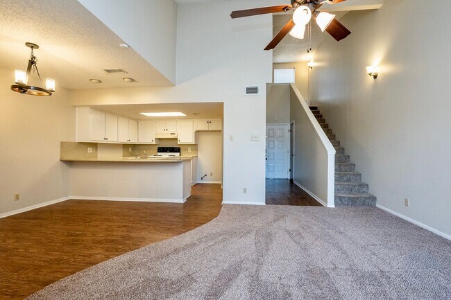 Building Photo - Immaculate 2 Bed, 2 Bath w/Loft Space!