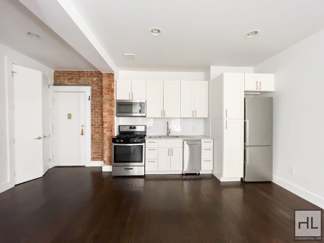 Foto principal - Renovated Spacious 1-Bed 1-Bath / West Cro...