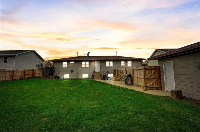 Building Photo - 1124 Wisconsin Dr