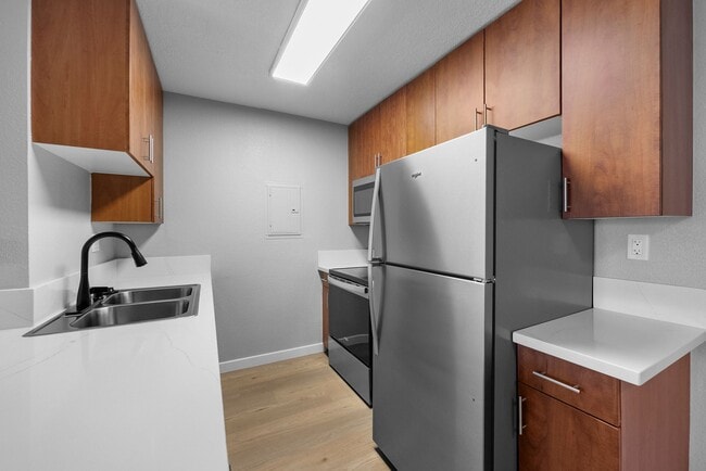 Building Photo - Surf House Apartments