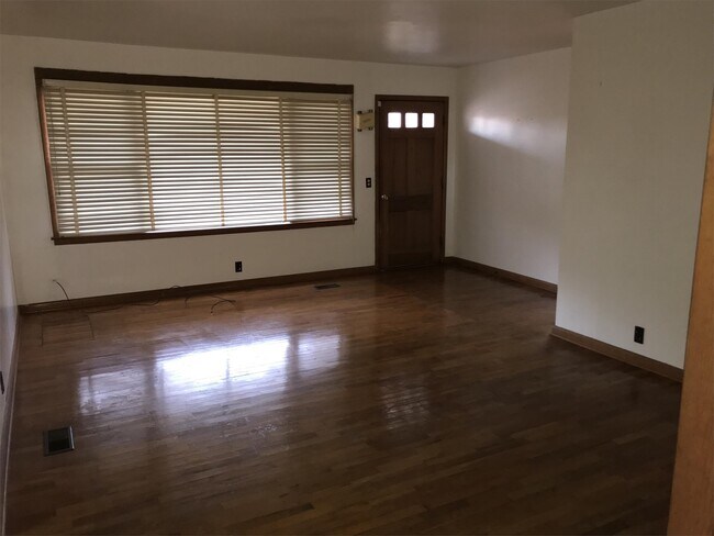 Building Photo - 816 S Mission Ln