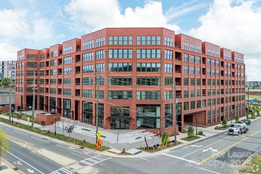 Foto principal - 300 E 36th St