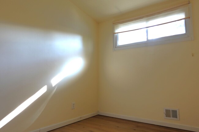 Foto del edificio - 212 Maplecrest  Drive South