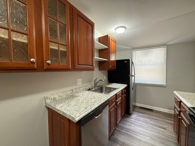 Foto del edificio - Edgewood- Renovated - Garage