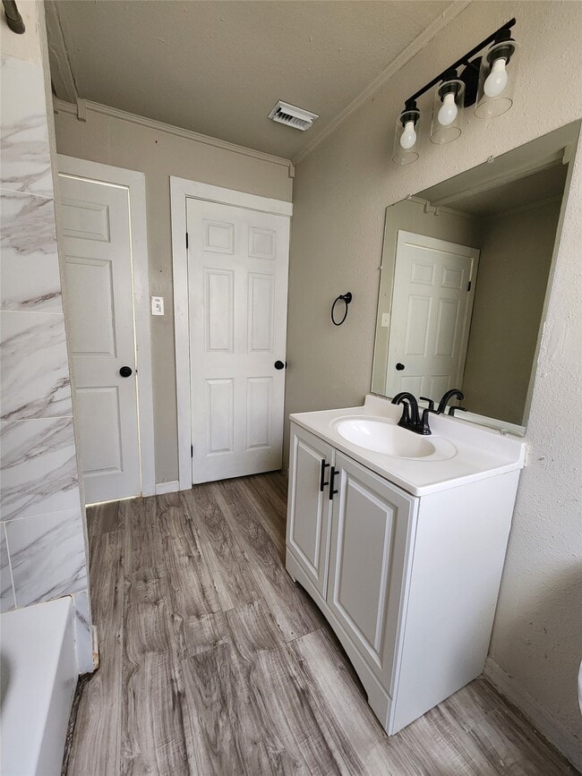 Foto del edificio - 2817 Rosemary Ln