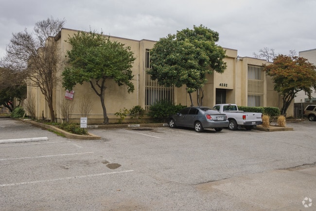 Foto del edificio - 4232 Rawlins St