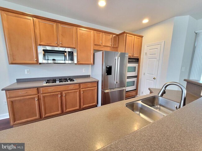 Building Photo - 3926 Shawfield Ln