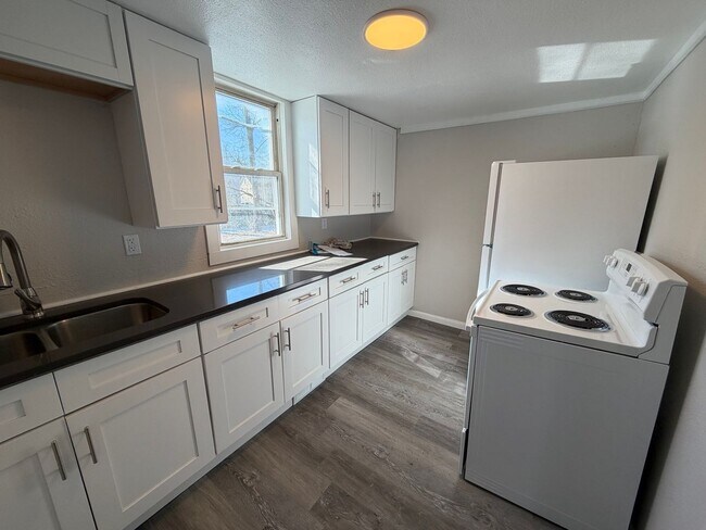 Foto del edificio - Move-In Ready 3BR in West Akron — Clean, Updated, Comfortable