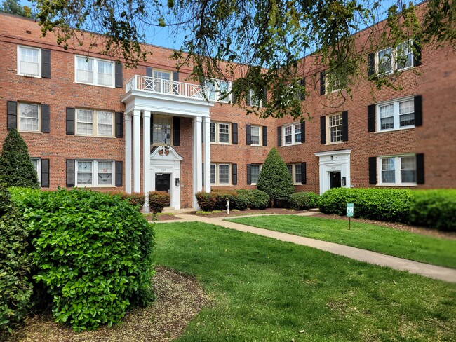 Building Photo - 2109 Suitland Ter SE