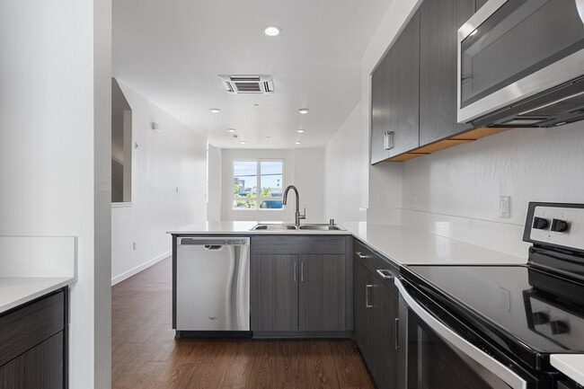 open kitchen - 17th Place Townhomes