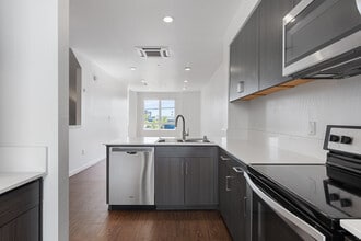 open kitchen - 17th Place Townhomes