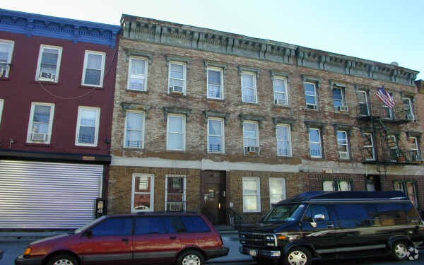 Primary Photo - 300 Ellery St