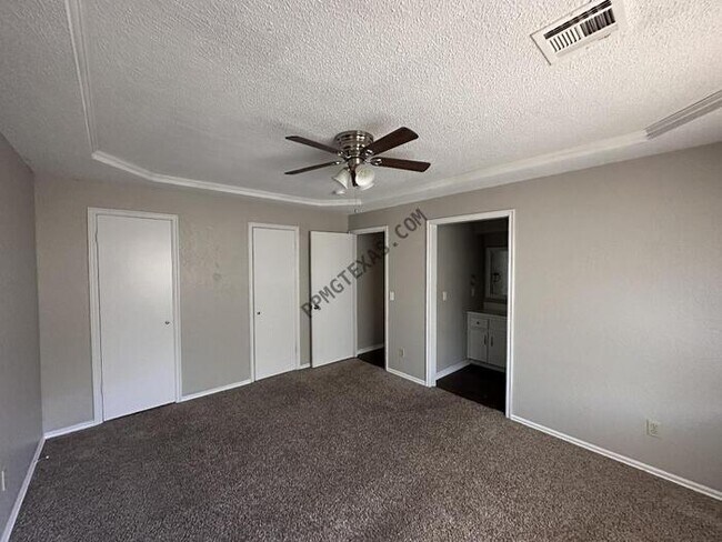 Building Photo - 721 Lakecrest Drive Moore, OK 73170