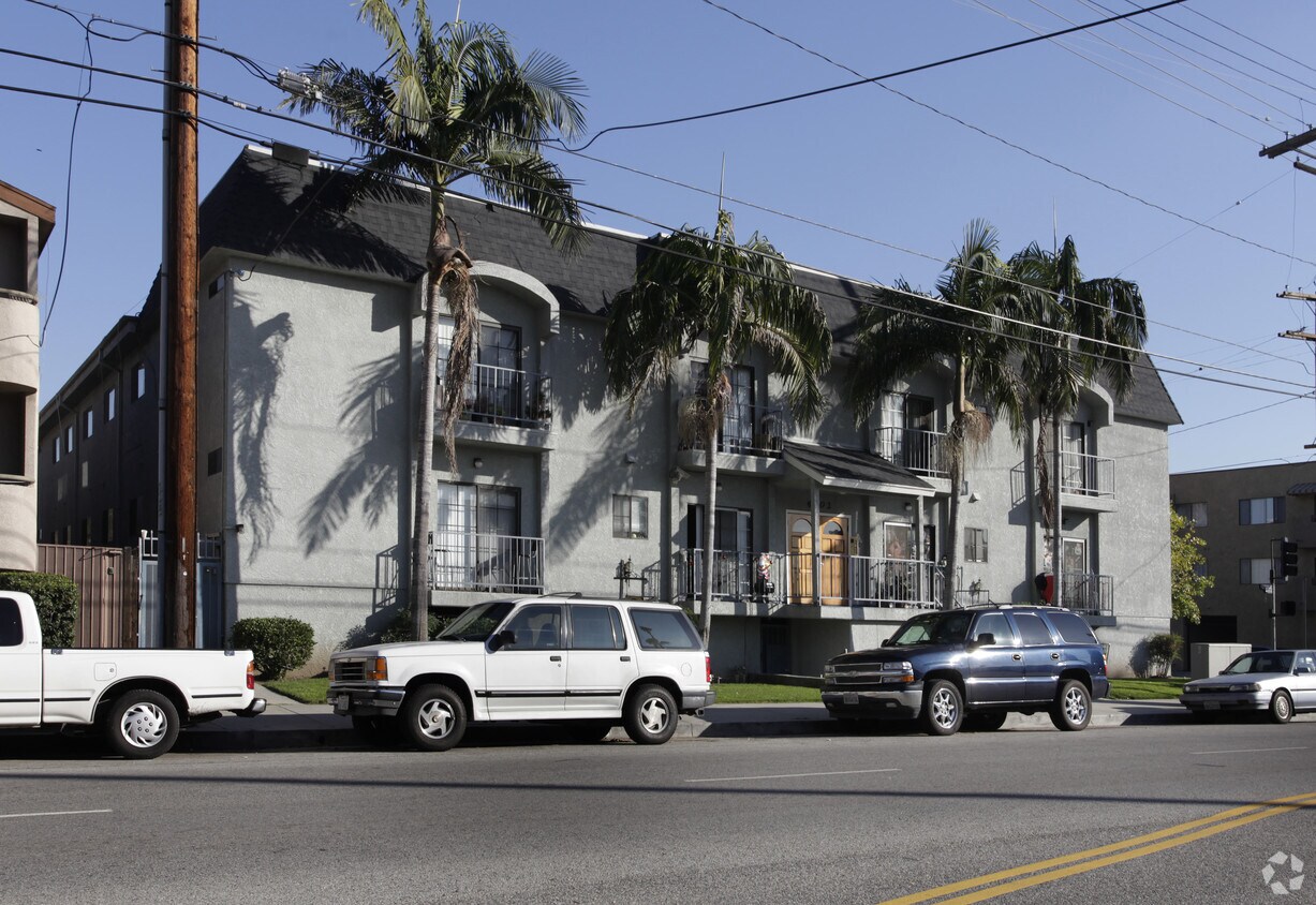 Primary Photo - 6202 Fulton Ave