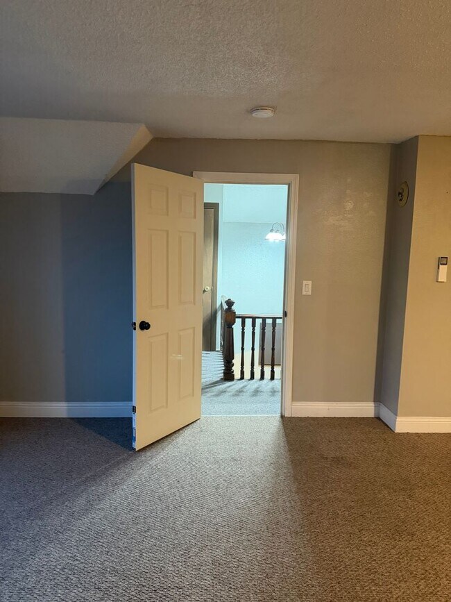 Foto del edificio - 2211 W Broadway Ave