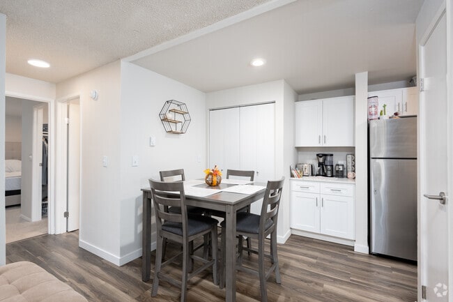 2HAB, 1BA - 740 - Welcome Home to James Apartment Lakewood , WA