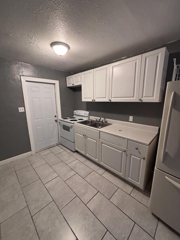 Foto principal - 2131 Washington St NE