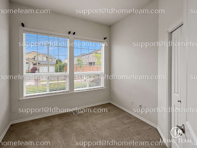 Building Photo - "Spacious 4-Bed Oasis in Kent with Elegant Granite & Hardwood Finishes!"
