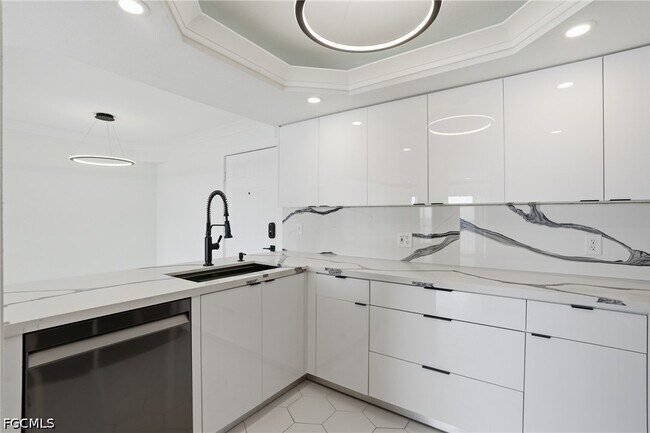 Foto del edificio - 2885 Palm Beach Blvd