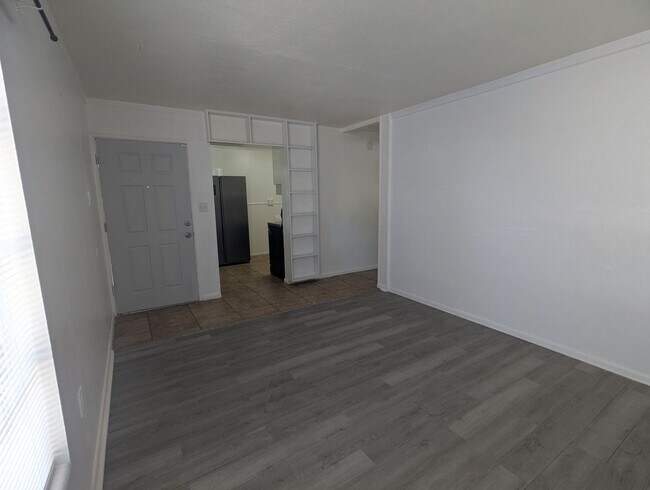 Foto del edificio - Charming and Spacious 3-Bedroom Home for Rent, furbabies are Welcome!