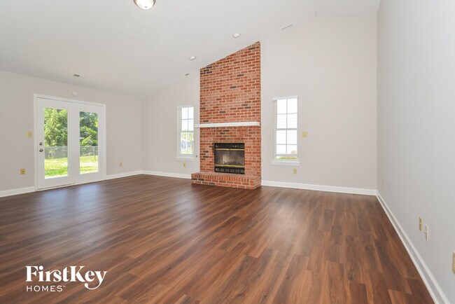 Building Photo - 1050 Oak Leaf Rd