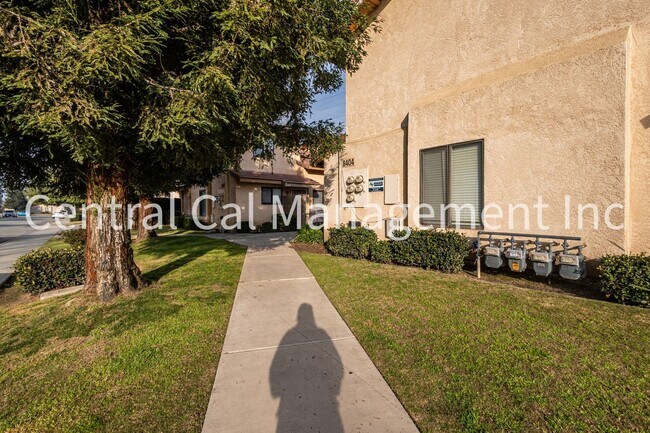 Foto del edificio - 8404 Laborough Dr