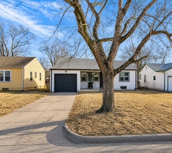 Building Photo - 812 S Blf Ave
