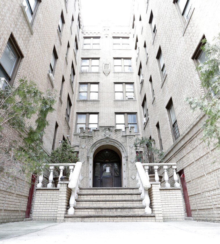 Building Photo - 3145 Rochambeau Ave