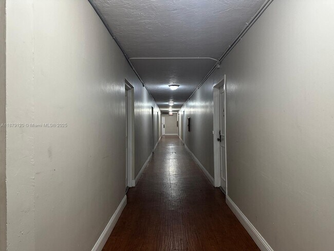 Foto del edificio - 7300 NW 17th St