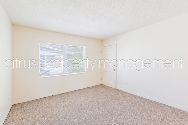 Building Photo - McLean Fairway 3022D