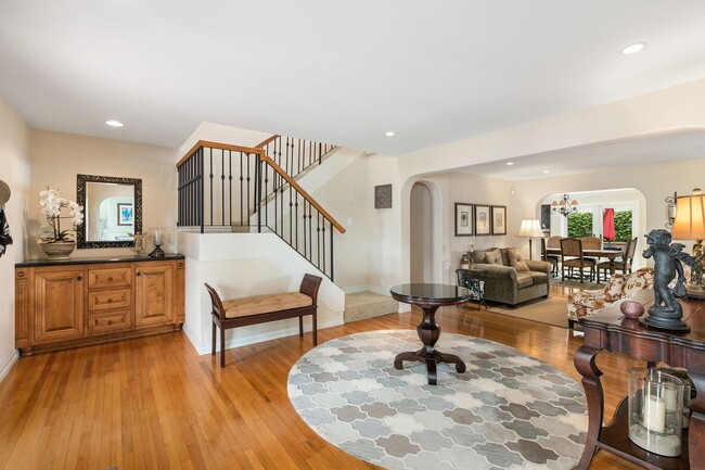 Building Photo - 4BD/2.5BA California Coastal Home with Swe...