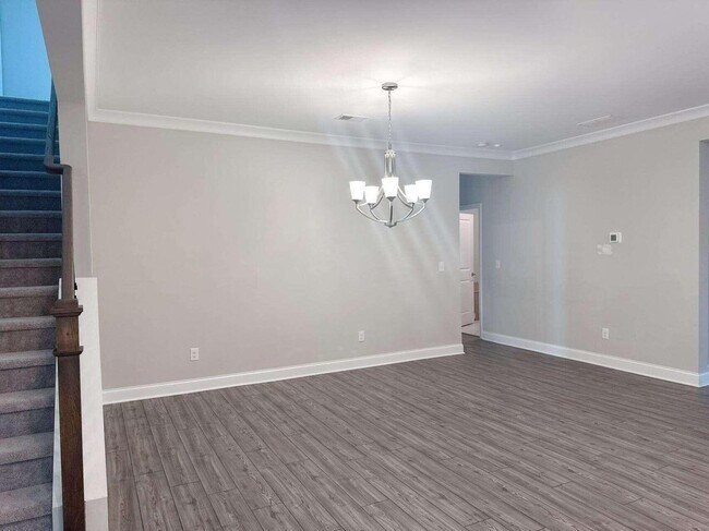Building Photo - 145 Hollis St