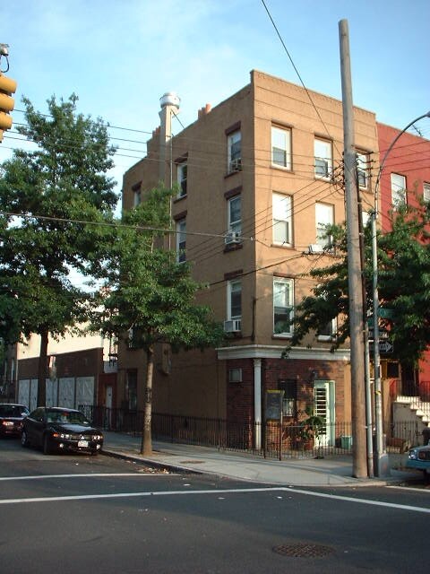 Building Photo - 543 Clinton St