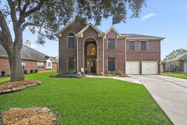 Building Photo - 1908 Oak Hollow Dr W