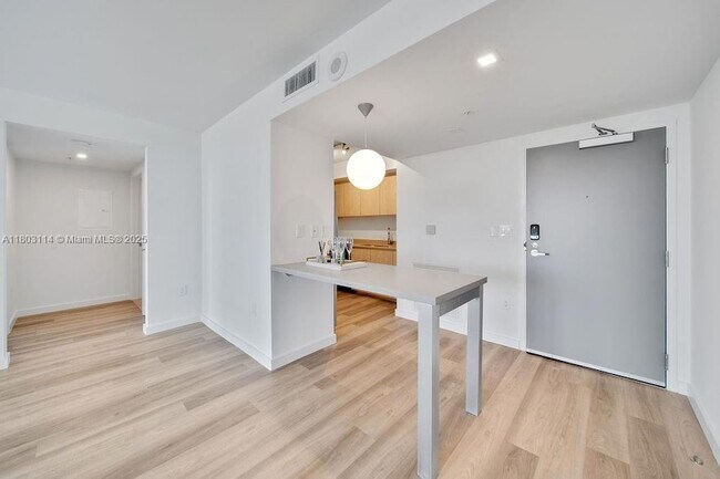 Foto del edificio - 1500 Bay Rd