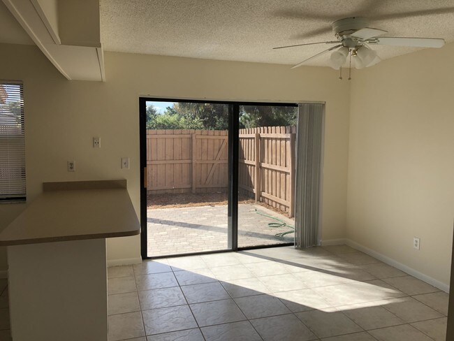 Foto del edificio - 803 Sandtree Dr