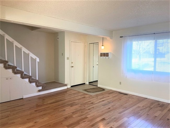 Building Photo - Beautiful Condo in Colorado Springs