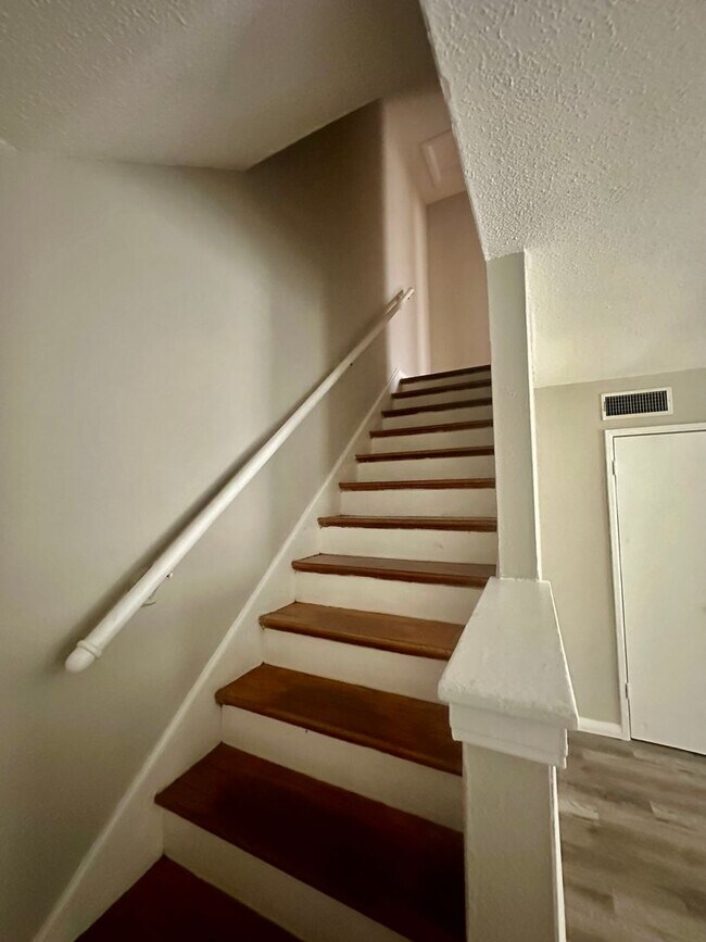 Building Photo - Two Story Two Bedroom Duplex For Rent