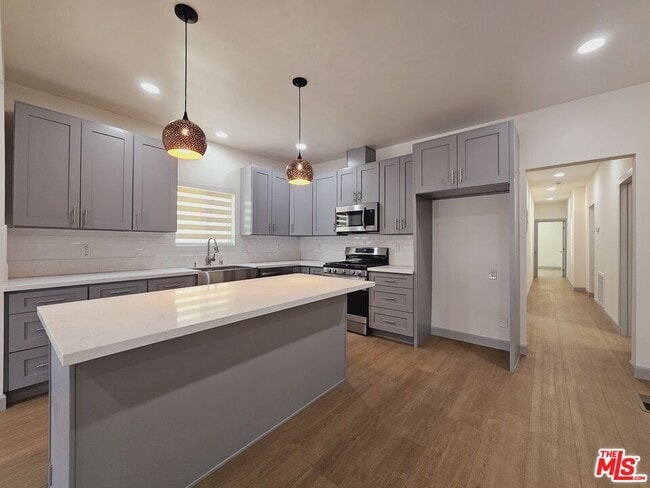 Building Photo - 2828 Leeward Ave