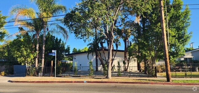 Building Photo - 12800 Oxnard St