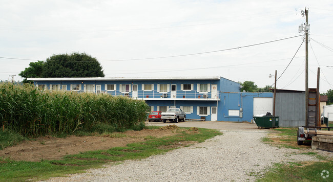 Building Photo - Tracy's Apartments